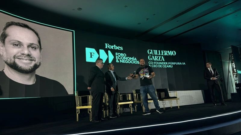 Foro Forbes Economía y Negocios — premio a líder en IA